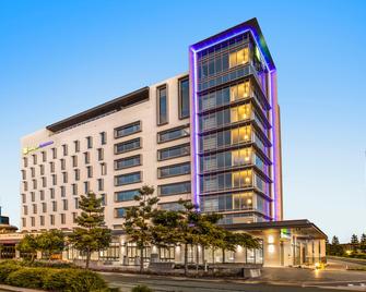 洲际酒店集团假日快捷酒店及套房阳光海岸 - 玛志洛 - 建筑