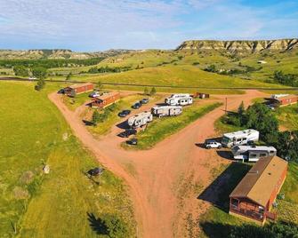 Boots Cowboy Cabin Medora 2 Br 1b Sleeps 6 - 梅多拉 - 户外景观