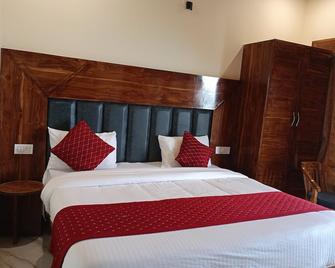 Hotel The Pine Villa Mussoorie - 慕苏里 - 睡房