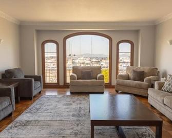 5 bedroom SF dream home with ocean and Golden Gate Bridge views - 旧金山 - 客厅
