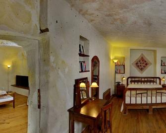 Twin-Arch 2 Bedroom Cave House - 于尔居普 - 睡房