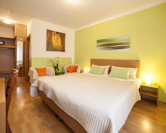 Hotel Am Gutspark - 莱比锡 - 睡房