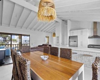 Relaxing Getaway Beachfront Access Multi Family Pets Mandurah - 曼哲拉 - 餐厅
