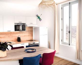 Résidence Pompidou Libourne - 利布尔讷 - 厨房