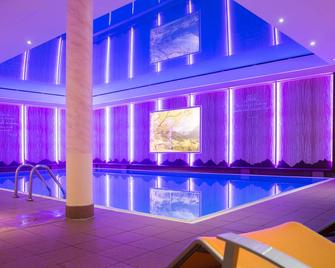 克林瓦萨特ifa阿尔彭罗斯酒店 - 米特尔贝格 - 游泳池