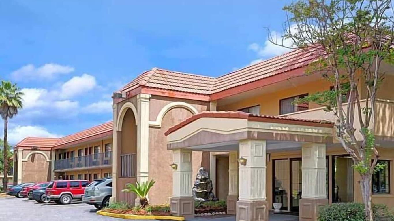 雅克斯 - OP 经济旅店