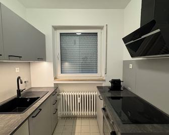 Zentrale Wohnung in Düsseldorf nahe Messe & Rhein - 杜塞尔多夫 - 厨房