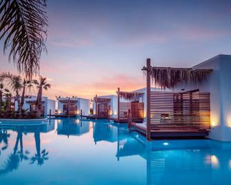 斯特拉岛豪华度假酒店（仅限成人） - 赫索尼索斯 - 游泳池