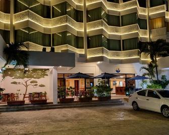 科苏梅尔广场酒店 - 科苏梅尔 - 建筑