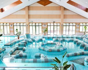 Hosenbo Lodge Nonsmoking Westernstyle twin room in the main building Breakfast included / Seiyo Ehime - 西予 - 游泳池