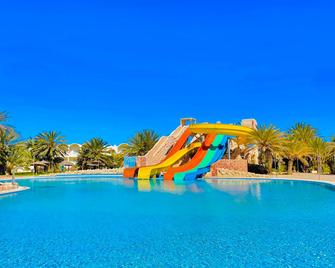 Baya Beach Aqua Park Resort & Thalasso - 米多恩 - 游泳池