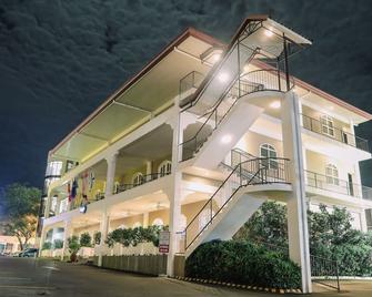 迦斯托酒吧及金斯利酒店 - 安吉利斯 - 建筑
