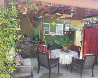 Adorable Lemon Grove Studio Close to All - 莱蒙格罗夫 - 露台