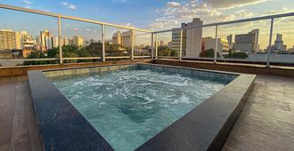 里约韦尔梅洛酒店 - 戈亚尼亚 - 游泳池