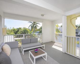 Snug Harbour View Condo #7 - 乔治敦 - 阳台