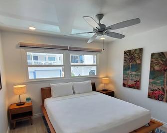 Coronado Partial Ocean View - Two Bedroom Suite - 圣克莱门特 - 睡房