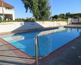 卡普里汽车旅馆 - 圣克拉拉 - 游泳池