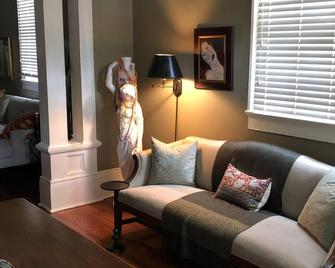Historic, Upscale Cottage Professionally Designed For Comfort - 新奥尔良 - 客厅