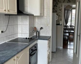 Le Parilly- Appartement 3 Chambres-Parc - 布隆 - 厨房
