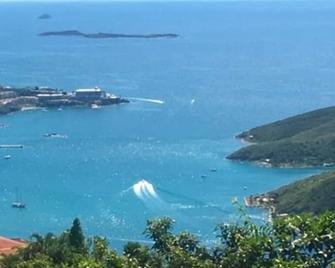 Bluewater Cottage with amazing Ocean views. Cozy and romantic. Work & play here. - 圣托马斯岛 - 海滩