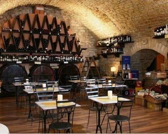 Hotel Beniamino Ubaldi - 古比奥 - 酒吧