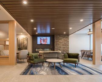 由Marriott Penticton运营的费尔菲尔德酒店和套房 - 彭蒂克顿 - 休息厅