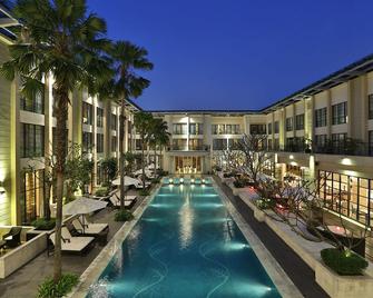 棉兰阿里亚酒店 - 棉兰 - 游泳池