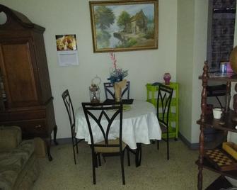 Cozy Loft Apartment - Self Contained Unit w/Panoramic View - 蒙特哥贝 - 餐厅