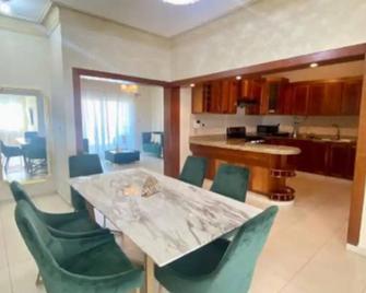 Fully furnished 3 bedroom apartment in a gated community in Macoris, DR. - 圣弗朗西斯科德马科里斯 - 餐厅