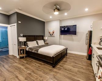 Stunning Dream Studio In Hillcrest!! Hot Tub Parking Ac Grill Washdryer Kingbed - 圣地亚哥 - 睡房