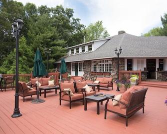Peaceful Spa Escape Minutes To Mohegan Sun Casino - 挪利其 - 露台