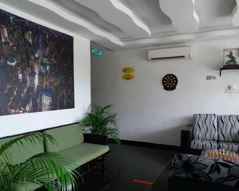 盧穆特爸比旅館 - 邦咯 - 客厅