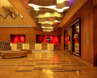 新德里大都市温泉酒店 - 新德里 - 大厅