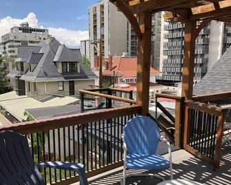 New! Apartment In Historic Mansion. Location! Views! - 丹佛 - 阳台