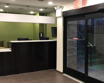 山坡酒店 - 皇后区 - 柜台