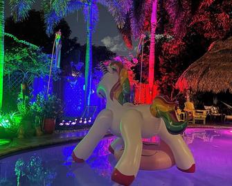 Clothes optional Tranquil Private room Paradise. In Fort Lauderdale. - 威尔顿马诺斯 - 游泳池