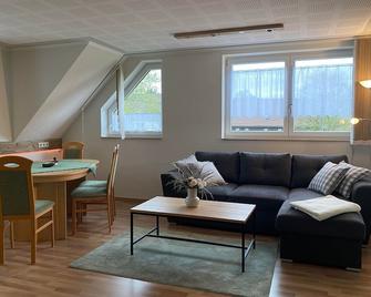 Ferienwohnung Schreiter - 安娜贝格-布赫霍尔茨 - 客厅