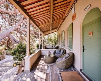 Le Hameau des Pesquiers Ecolodge, 希尔顿精品收藏 - 耶尔 - 阳台