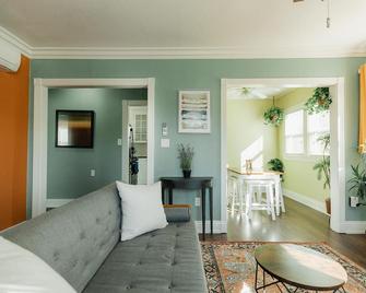 Cozy 2 bedroom house in South Sacramento - 萨克拉门托 - 客厅