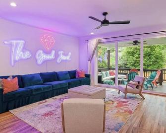 Home Near Lenovo Center and Carter Finley - 罗利 - 客厅