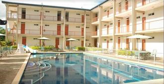 跨国国际酒店 - 南迪 - 游泳池
