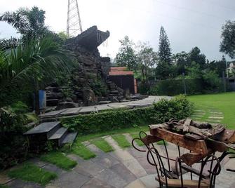 Mystica Resort - 洛纳瓦拉 - 露台