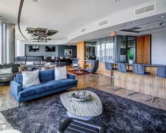 Gorgeous Downtown 1BR w/ Gym & W/D, near South Station, by Blueground - 波士顿 - 休息厅