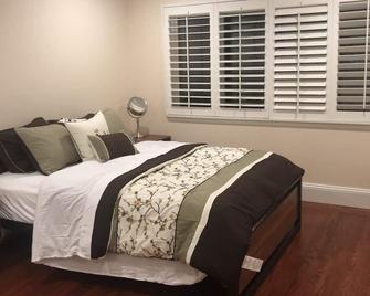 Fully Furnished 2 Bed / 1 Bath -Full Kitchen Free Internet - 55\' 4k TV - Kitchen - 旧金山 - 睡房