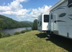 Private Rv Camping On The Connecticut River With Local Mountain Views!! - Monroe