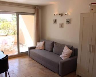 Holidays Hyeres - 耶尔 - 客厅