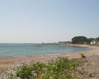 西罗吉瑟旅馆 - 田边市 - 海滩