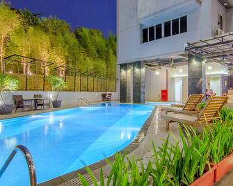 名古屋公寓式酒店 - 巴淡岛 - 游泳池