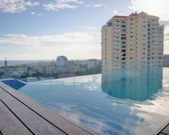 Luxe Studio Apt With Infinity Pool Panoramic Views - 圣多明各 - 游泳池