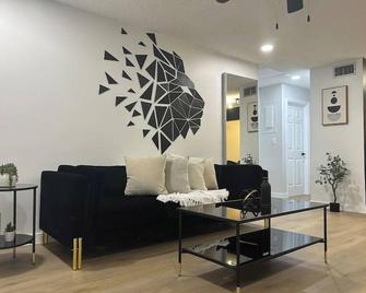 New remodeled 2BR near FLL airport (U-1) - 劳德代尔堡 - 客厅